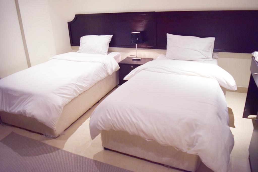Leaders Plaza Apartments Kuwait City Rum bild
