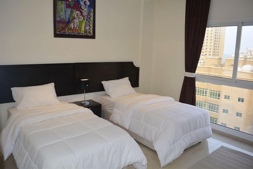 Leaders Plaza Apartments Kuwait City Exteriör bild