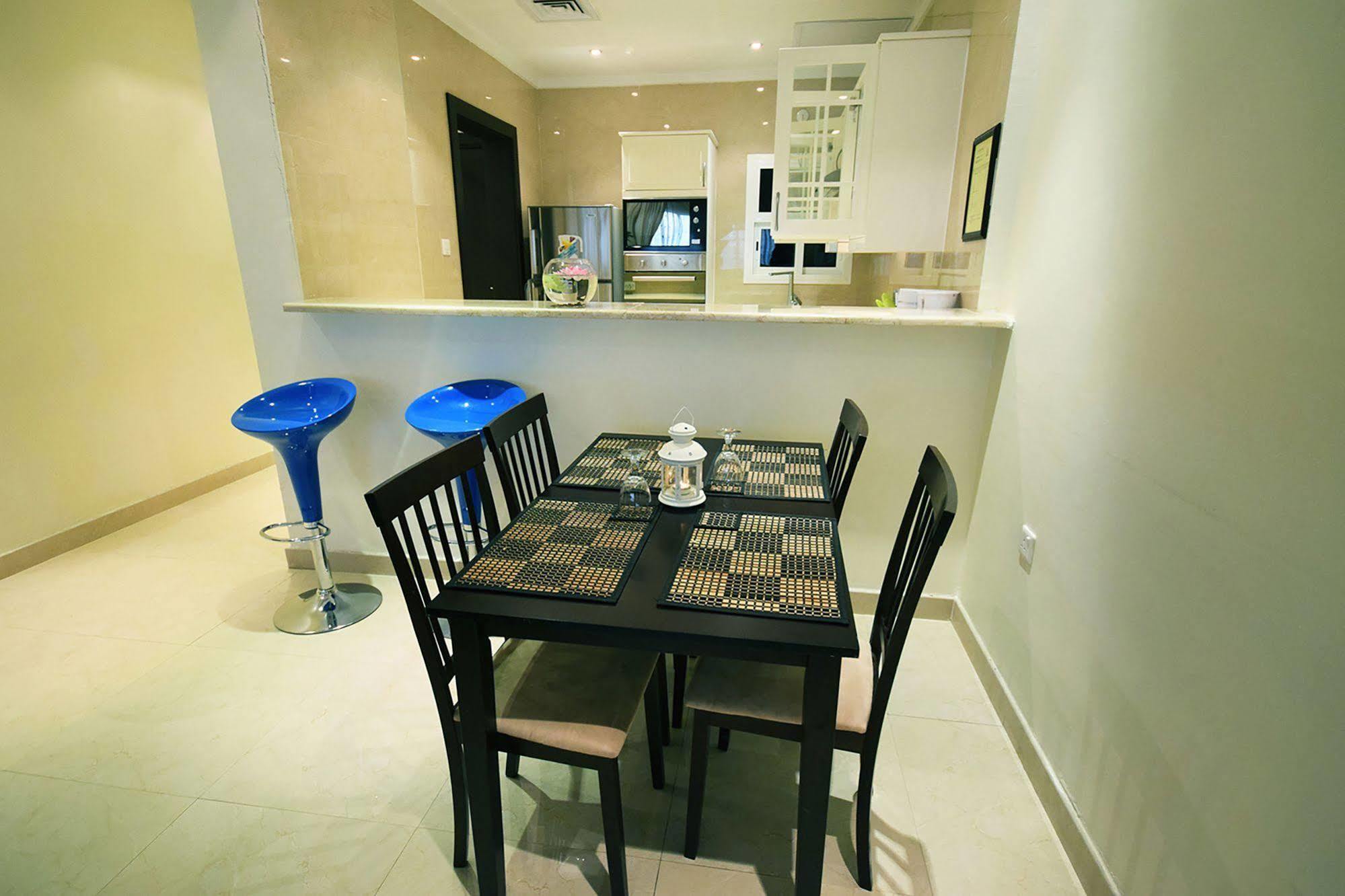 Leaders Plaza Apartments Kuwait City Exteriör bild