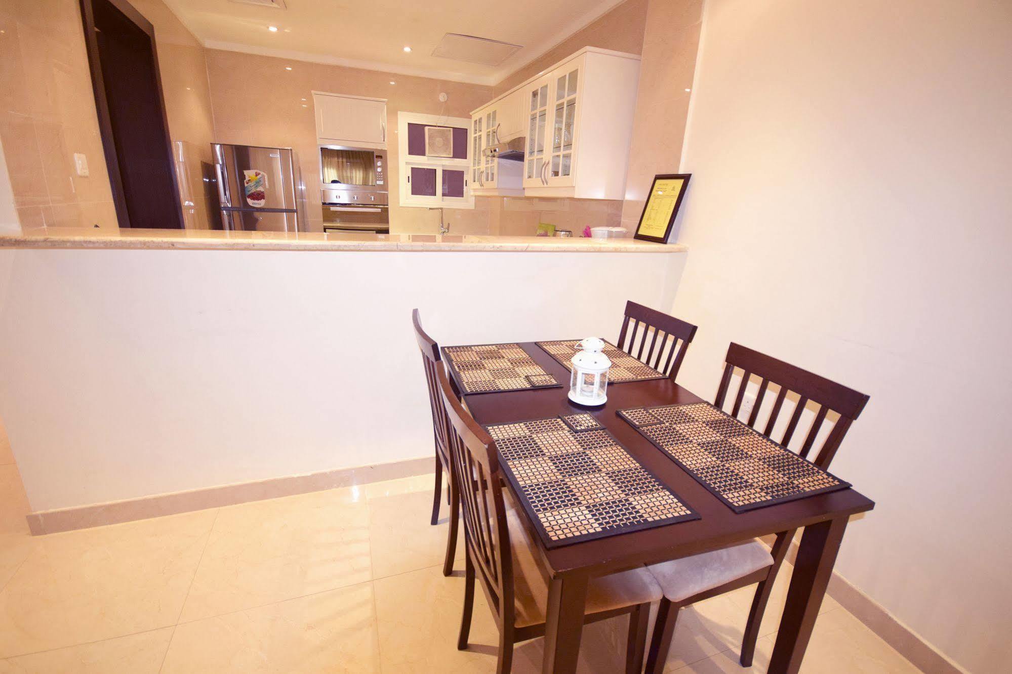 Leaders Plaza Apartments Kuwait City Exteriör bild