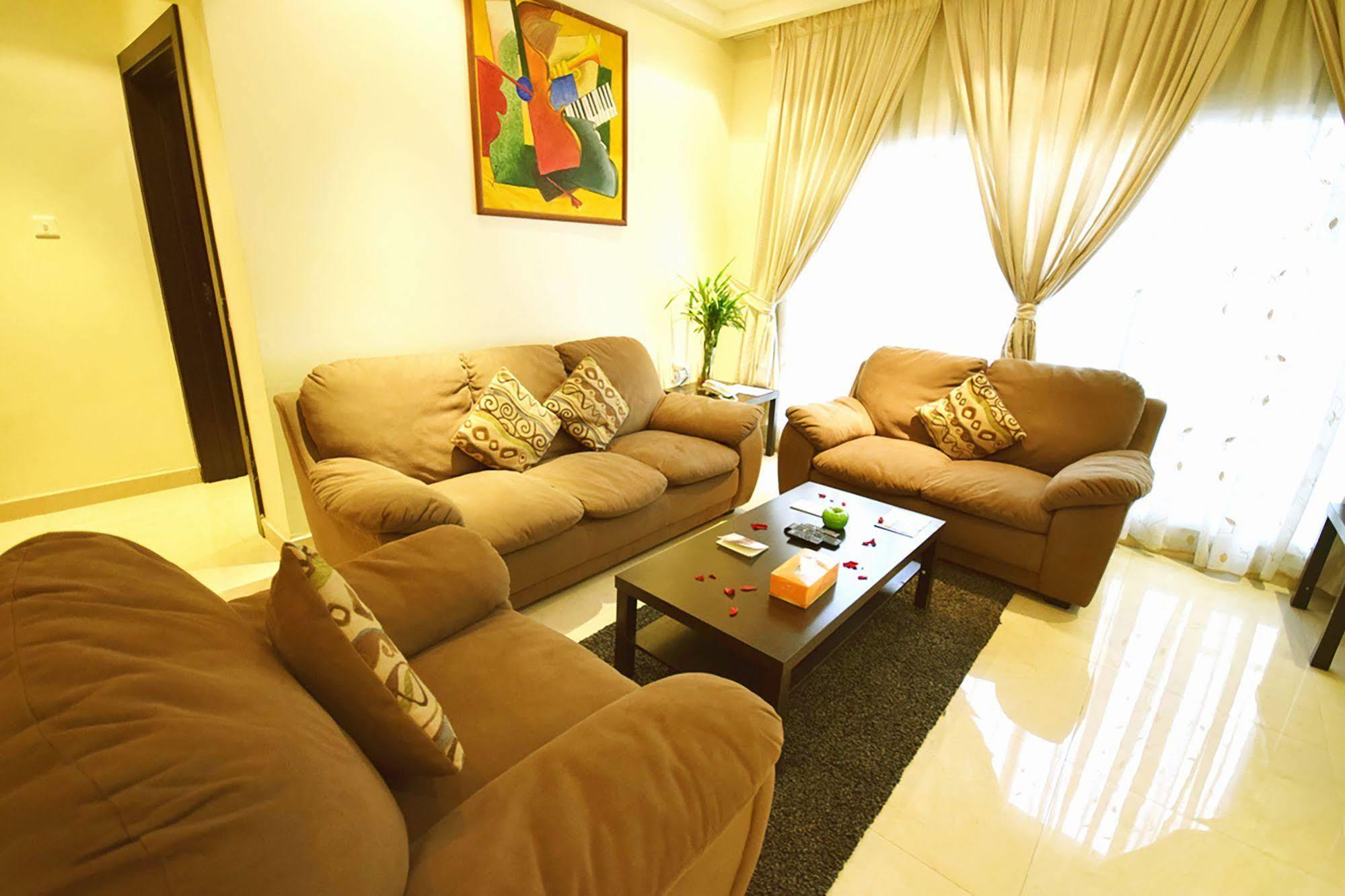 Leaders Plaza Apartments Kuwait City Exteriör bild