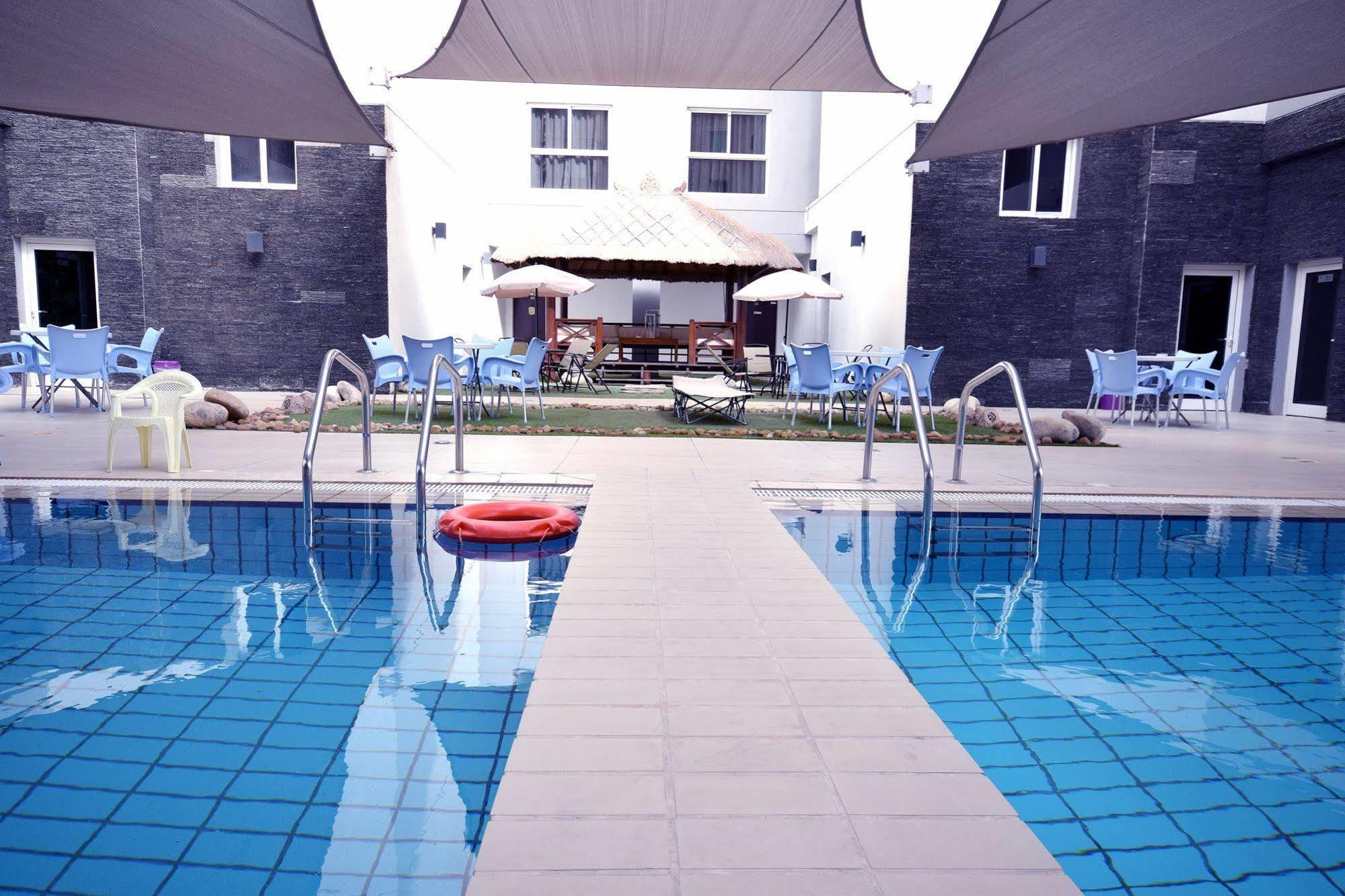Leaders Plaza Apartments Kuwait City Exteriör bild